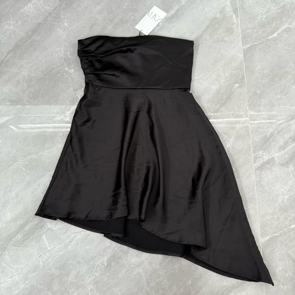 Women’s Zara Strapless Satin Side Effect Asymmetrical Mini Dress Small - Picture 3 of 16